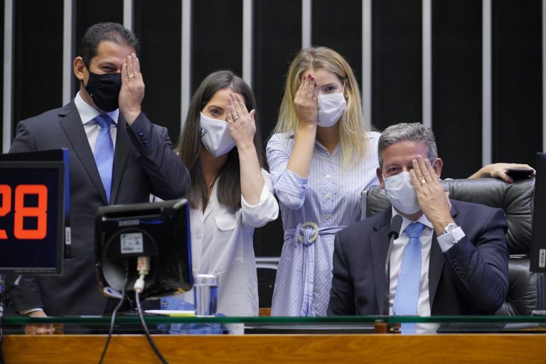 Visão monocular dá direito à aposentadoria do deficiente físico.